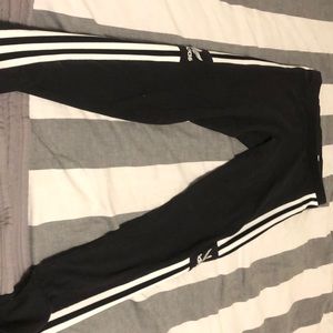 Girl’s size: 14- Black and white leggings